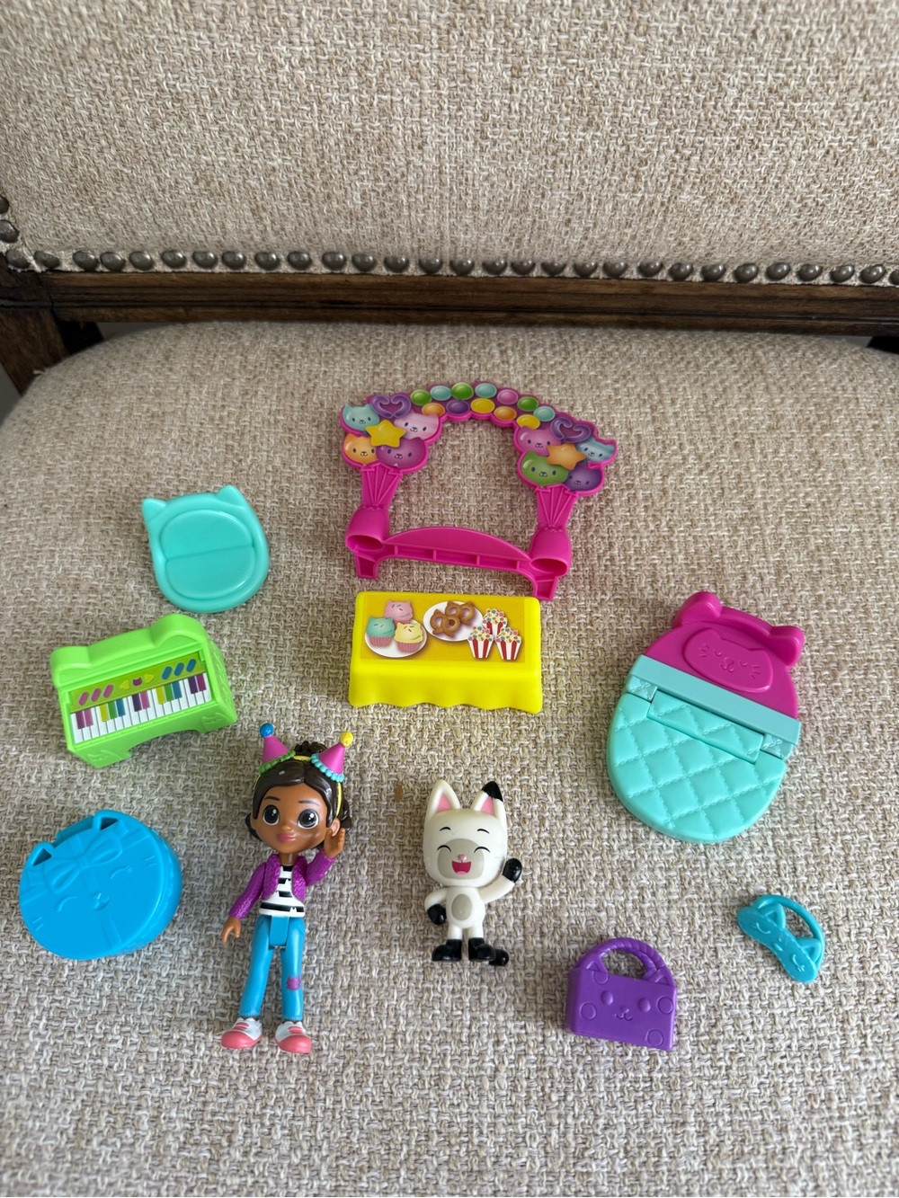 Gabby’s Dollhouse Birthday Party Celebration lot Netflix series figures